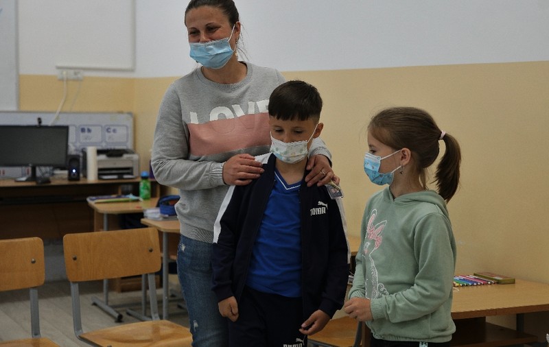 Cum arată școala din România vs cea din Marea Britanie: „Acolo, copilul nu avea nevoie nici măcar de un creion de acasă”