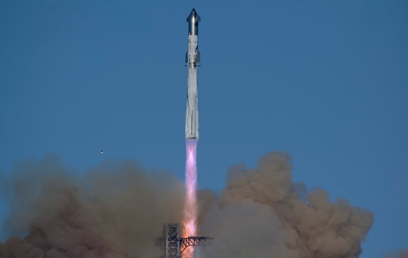 Premieră în tehnologia spațială. Racheta „Starship”, construită de SpaceX, amerizează în Oceanul Indian | VIDEO