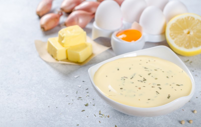 Ce este sosul Bearnaise și cum se prepară. Rețetă de sos Bearnaise
