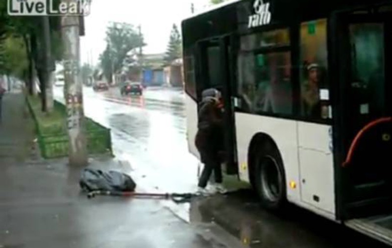 DE RÂSUL LUMII! O româncă e subiect de amuzament pe internet! Iată ce a făcut | VIDEO