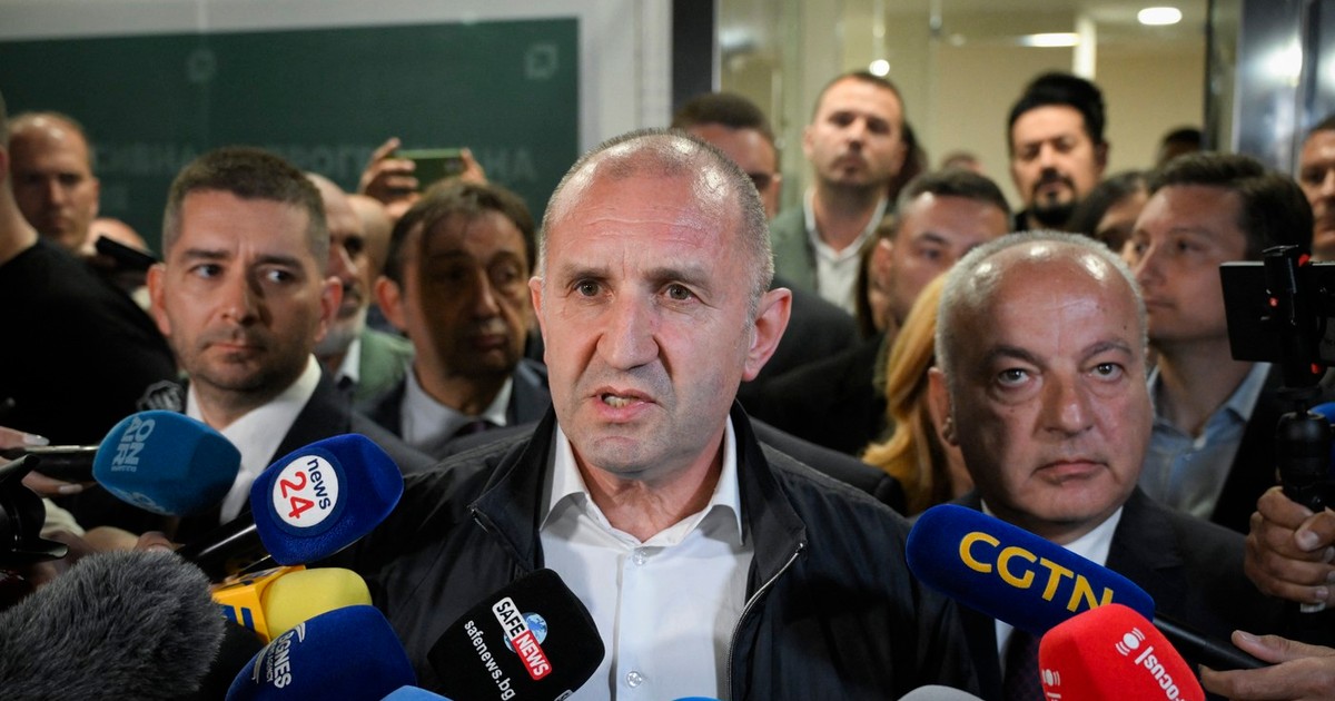 Rumen Radev (în prim-plan), fostul președinte și viitorul prim-ministru al Bulgariei Foto: Profimedia