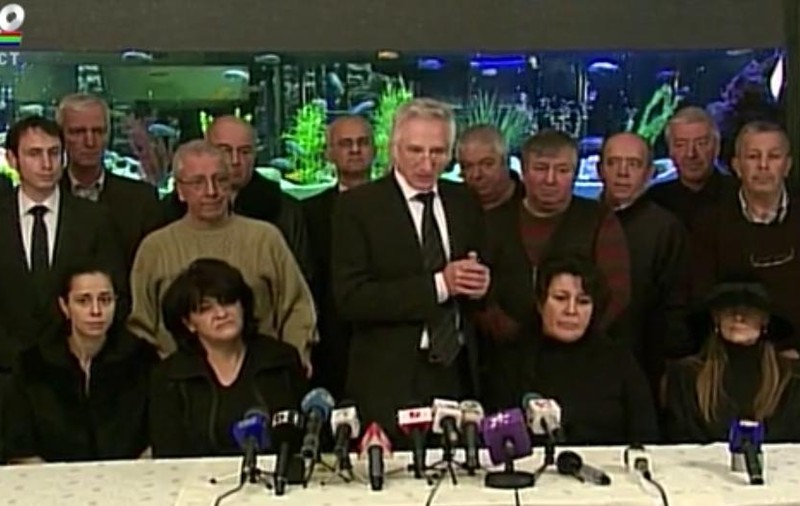 PRIETENII ŞI APROPIAŢII AU STRÂNS BANI PENTRU ÎNMORMÂNTAREA LUI ADRIAN IOVAN. Află detaliile conferinţei de presă a familiei 