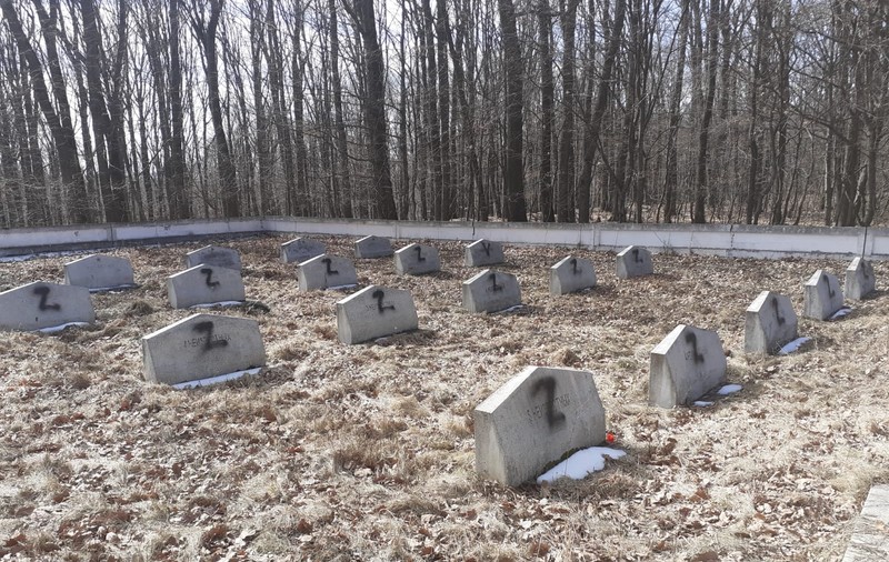 Mormintele soldaţilor ruşi dintr-un cimitir din Iași, marcate cu litera Z, simbolul invaziei ruse în Ucraina