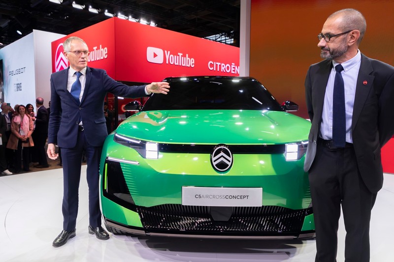 Salonul auto de la Paris se deschide pentru public pe 15 octombrie. FOTO: Profimedia