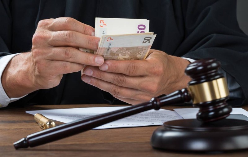 Ce pedeapsă a primit românul care se lăuda că e „milionar din Dubai” și cerea bani de benzină în Olanda, pentru că și-a pierdut cardul de credit