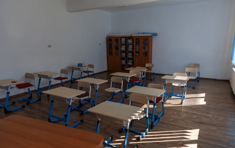 O elevă de 16 ani de la un liceu din Oradea a înjunghiat un pedagog, în biroul directorului adjunct al școlii. Adolescenta, reținută pentru tentativă de omor