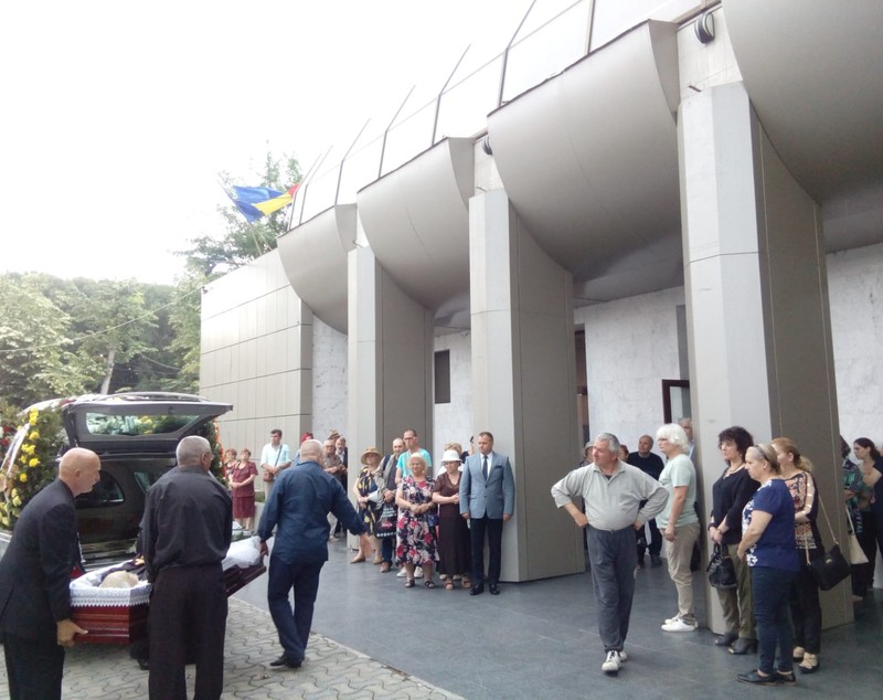 Alexandru Jula a fost condus în aplauze pe ultimul drum. Puțini dintre admiratorii săi au fost prezenți/ GALERIE FOTO&VIDEO