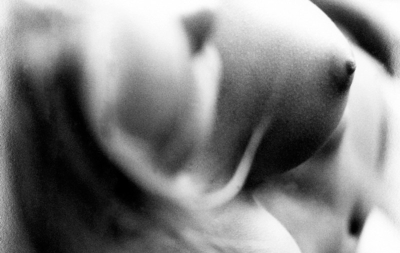 S-au lăsat pe mâna lui să le facă frumoase ca pe vedete, el le dezbrăca, le filma şi le pipăia când dormeau. Ce-a păţit "DOCTORUL PERVERSIUNE"