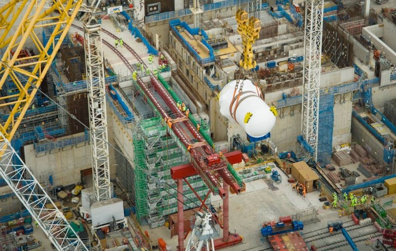 Cea mai mare macara din lume a mutat un reactor nuclear de 500 de tone cu o precizie de 40 de milimetri