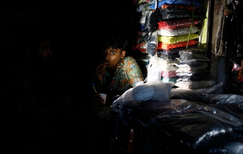 Cea mai mare parte a Bangladeshului a rămas fără curent electric după ce rețeaua națională de energie a cedat