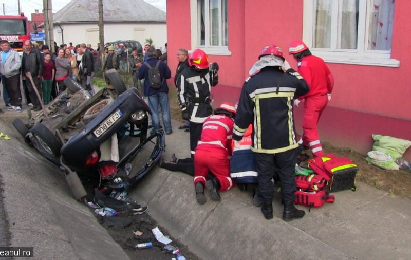 Cântăreaţă de muzică populară, implicată într-un accident de maşină. O persoană a murit | VIDEO