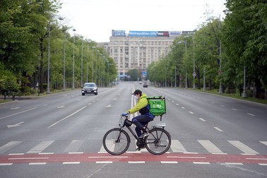 Curier, pe bulevadul Aviatorilor din București | Foto: Hepta