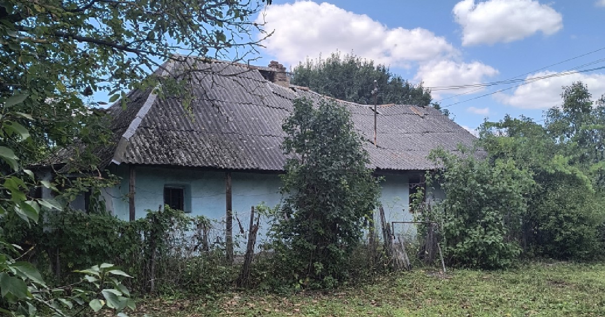 Casa bunicilor de la țară, situată într-o zonă rurală pitorească, cu multă verdeață, Supuru de Sus