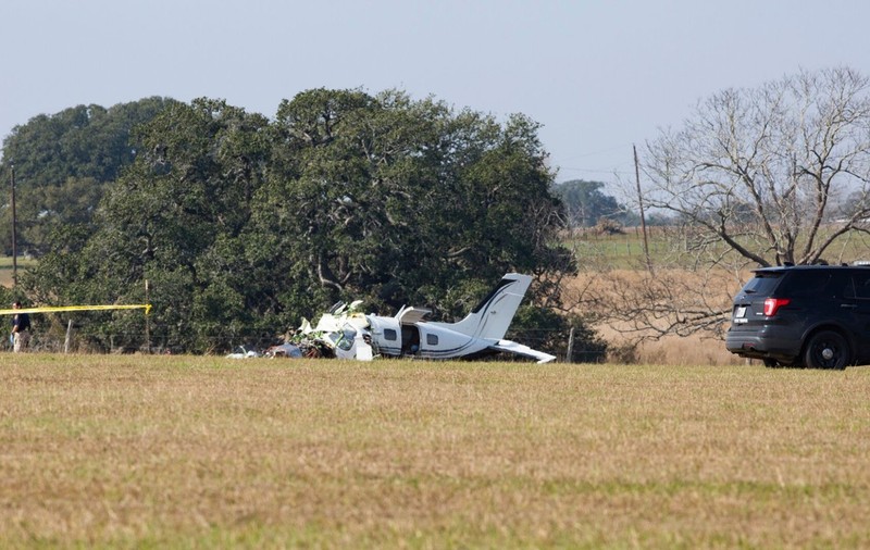 Patru persoane au murit și una a fost grav rănită, după ce un avion s-a prăbușit în Texas