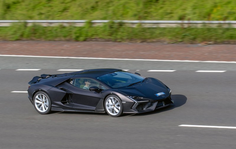 Cifra istorică de mașini vândute pe care Lamborghini are șanse mari să o atingă în 2023. E un „obiectiv fezabil", spune șeful producătorului