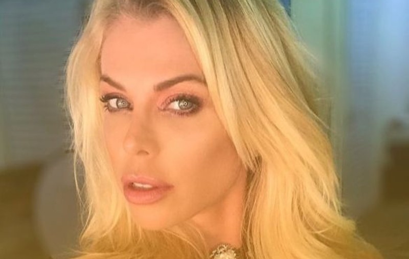 Un model din Brazilia a murit încercând să-și salveze câinii în urma unei furturni pe mare