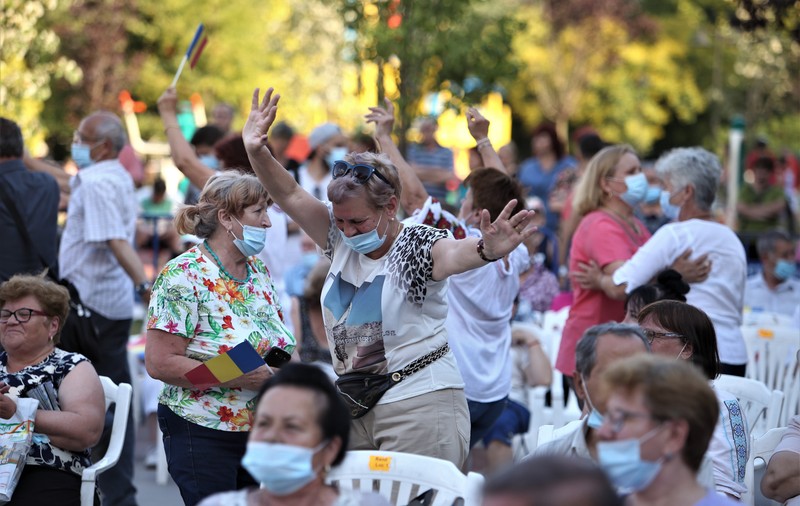 Cercetătorii germani caută mii de voluntari sănătoşi pentru a vedea cum se răspândeşte COVID-19 la un concert