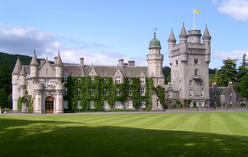 Balmoral, castelul din Scoția unde a murit regina Elisabeta a-II-a, se deschide, în premieră, pentru public