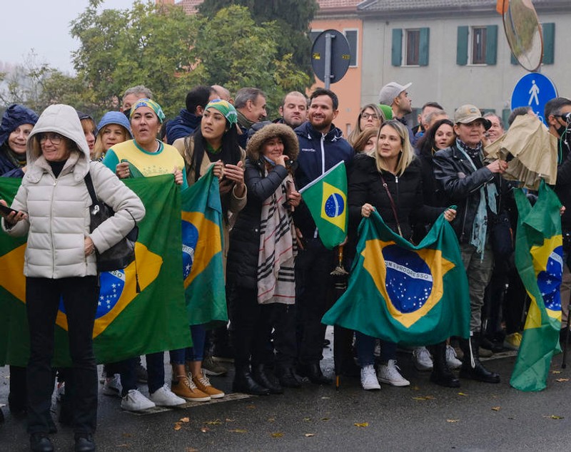 Bolsonaro, huiduit, dar și ovaționat într-o comună italiană care l-a declarat cetăţean de onoare. Vrea o întrevedere cu Matteo Salvini