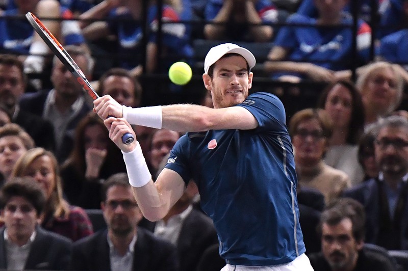 epa05619901 Andy Murray of Britain in action during the final match against John Isner of the US at the BNP Paribas 2016 Masters tennis tournament in Paris, France, 06 November 2016. EPA/CHRISTOPHE PETIT TESSON