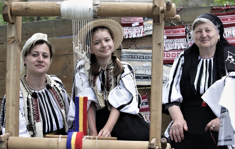 GALERIE FOTO | Start la dansuri, muzică, tradiții și voie bună în Sibiu