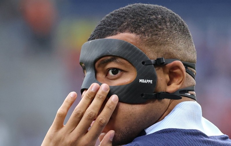 Euro 2024: Kylian Mbappé îşi va testa masca într-un meci amical