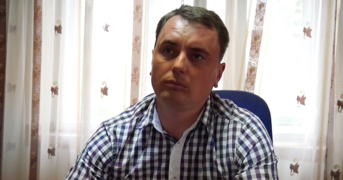 Jumătate din comuna Butea din Iași a plecat în străinătate. Primarul Anton Anti, în biroul său