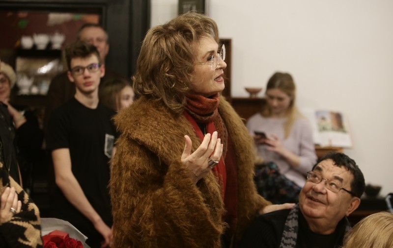 EXCLUSIV/ De ce s-a întors Angela Similea în țară: are de onorat contracte și de rezolvat probleme administrative