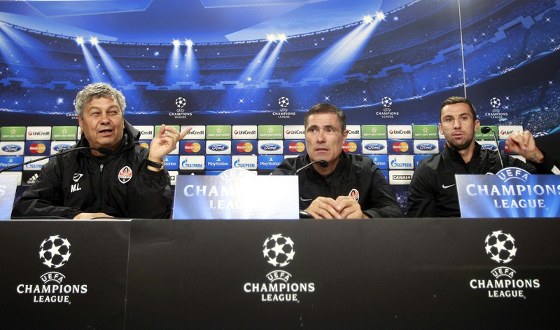 Shakhtar Donetsk's head coach Mircea Lucescu (L-R), assistant coach Alexandru Spiridon and captain Darijo Srna address a press conference at Anoeta stadium in San Sebastian, northern Spain, 16 September 2013. Shakhtar Donetsk will face Real Sociedad at Anoeta stadium on 17 September in a Champions League's Group A match. EPA/JAVIER ETXEZARRETA