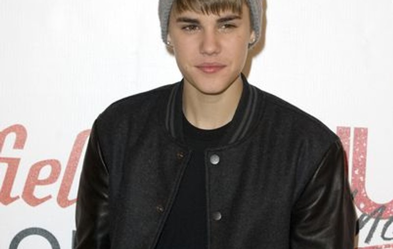 Justin Bieber își vinde șarpele în scopuri caritabile