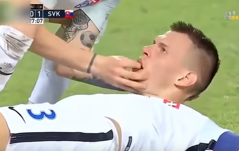 Slovacul Skrtel, la un pas de moarte pe teren! Salvat în ultima clipă! Adam Nemec, martor. Imagini terifiante / VIDEO
