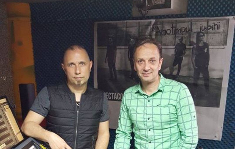 EXCLUSIV/Băieții de la Proconsul, între mâncare și biserică. Dragoș, liderul trupei, organizează un grătar la care se dezbate ...Apocalipsa