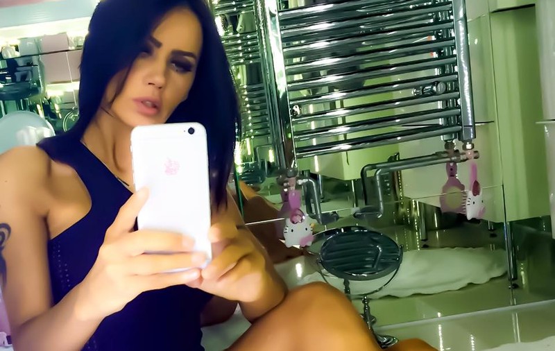 Oana Zăvoranu le-a arătat fanilor lenjeria intimă! “Când eşti gata, poţi să mă cauţi “