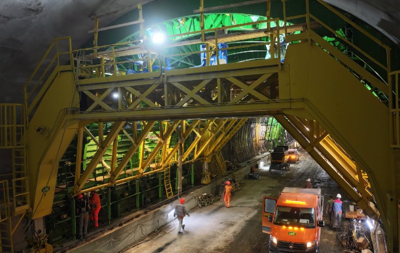 Noutăți de pe lotul cu tuneluri de pe A1 Margina - Holdea: pe șantier se instalează propria uzină de grinzi și o stație de asfalt