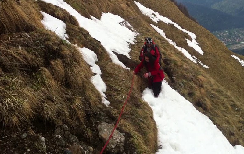 Patru turişti neechipaţi de munte au fost recuperaţi de salvamontişti din Valea Caraiman