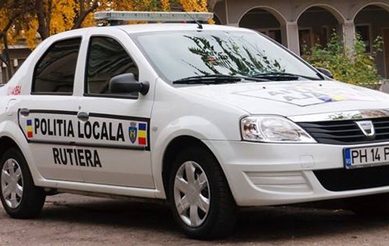 Polițistă lovită cu mașina de un șofer care a refuzat să se legitimeze
