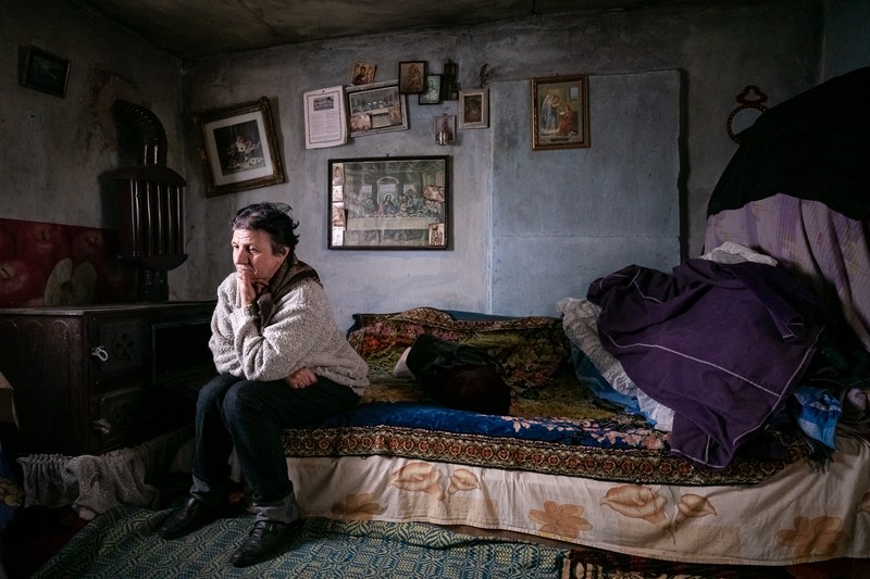 Tanti Anica, în camera din casa părintească în care locuiește