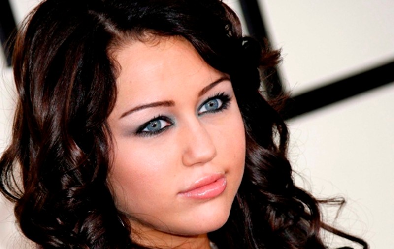 Un hacker a anunţat moartea lui Miley Cyrus!