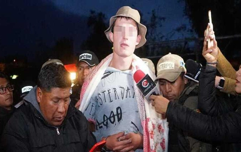 Tânărul român căutat de Interpol cu alertă roșie a fost prins în Bolivia. Are 23 de ani și e acuzat de crimă, tentativă de crimă și incendiere