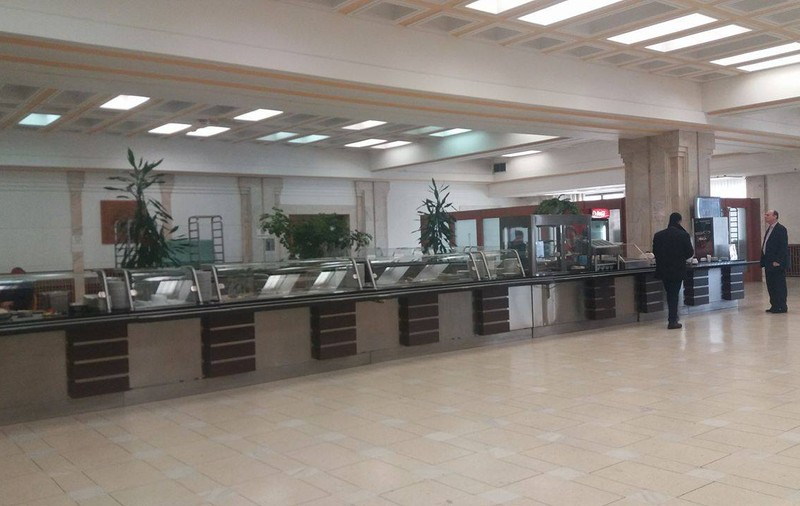 O masă la cantina din Parlament se ia pe mărunțiș. Parlamentarii iau prânzul cu 10 lei
