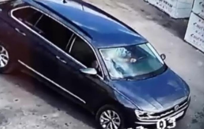 Cu cât se închiriază mașina folosită de olandezul suspectat de uciderea fetiței din Gura Șuții