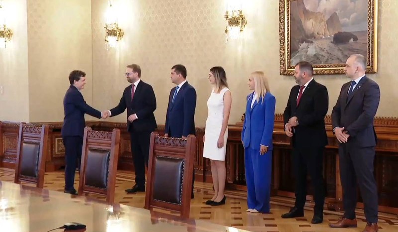 Delegația USR, la Palatul Cotroceni, înaintea consultărilor cu președintele Nicușor Dan pentru desemnarea noului premier. Sursă foto: Libertatea
