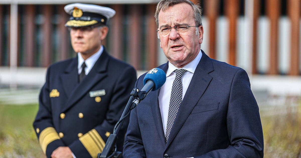Ministrul german al apărării Boris Pistorius (în prim-plan), la inaugurarea comandamentului naval de la Rostock Foto: Profimedia