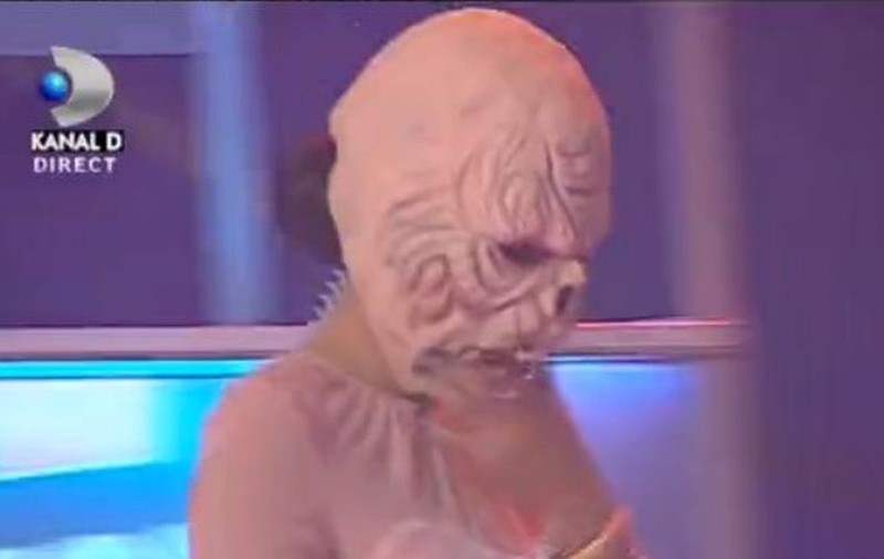 DACĂ E HALLOWEEN, SĂ FIE MĂŞTI HORROR! MONSTRUL ĂSTA E O VEDETĂ DE LA NOI! 