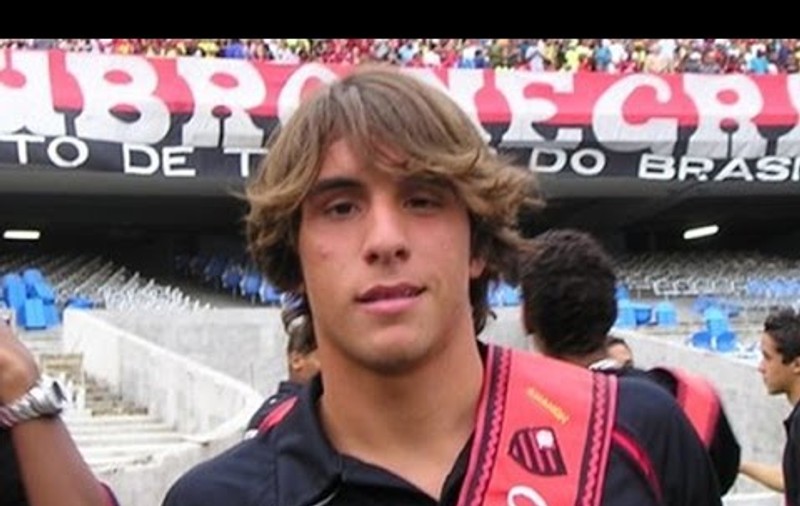 Încă o tragedie în lumea fotbalului: brazilianul Bernardo Ribeiro a murit pe teren în timpul unui meci amical