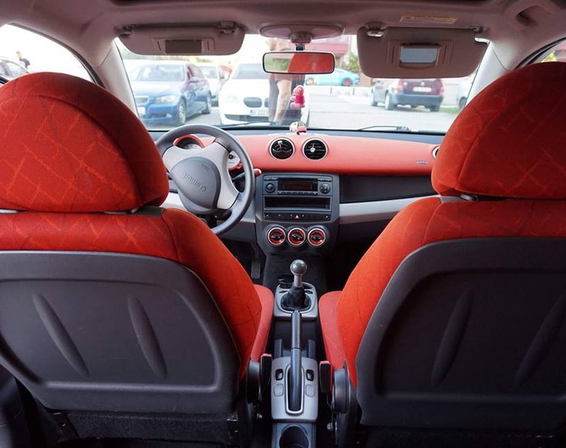 Deea Maxer își vinde mașina. Cât cere pe automobilul din 2004 | FOTO