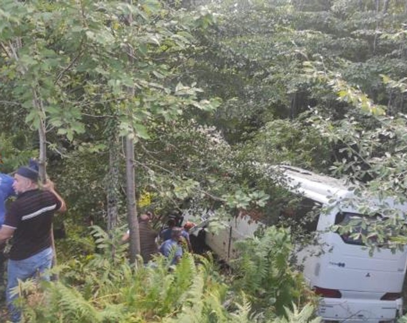 Cel puțin 3 morți, după ce un autocar a căzut într-o prăpastie, în Turcia. 37 de persoane sunt rănite