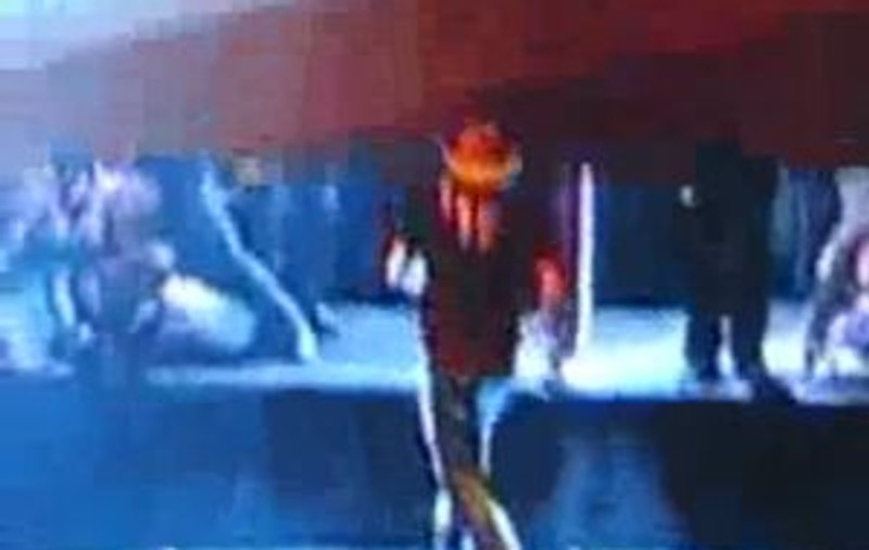 Video / Bret Michaels şi-a rupt nasul în timpul unui concert