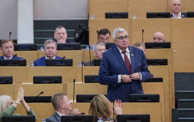 Moment halucinant în Duma de Stat. Un deputat din partidul lui Vladimir Putin a votat de 11 ori într-o ședință, deși murise