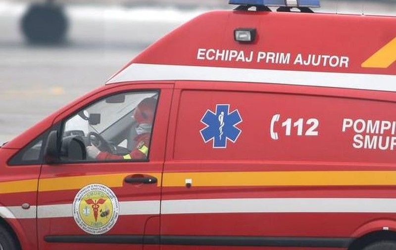 ACCIDENT ÎN DOLJ! CINCI OAMENI AU AJUNS LA SPITAL DUPĂ CE MAŞINA ÎN CARE SE AFLAU S-A RĂSTURNAT ÎN ŞANŢ!